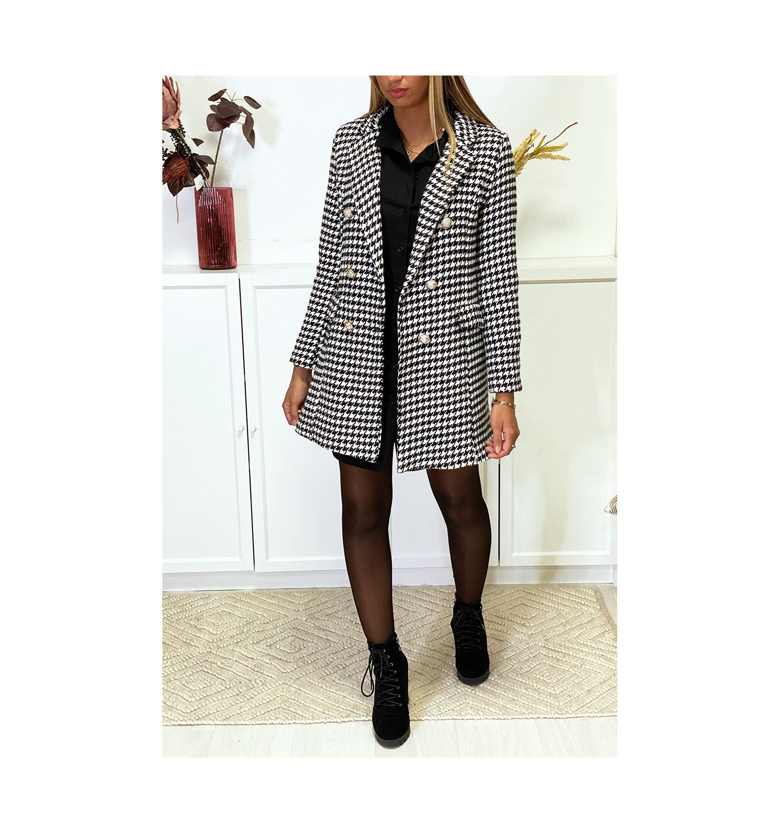 Black and white houndstooth blazer jacket. Fashion woman jacket