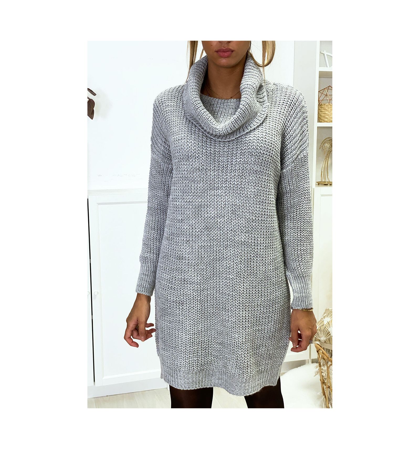 Robe pull gris bien épais avec col tombant