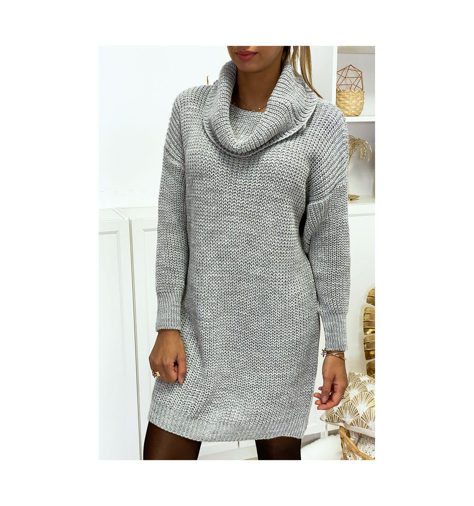 Robe pull gris bien épais avec col tombant