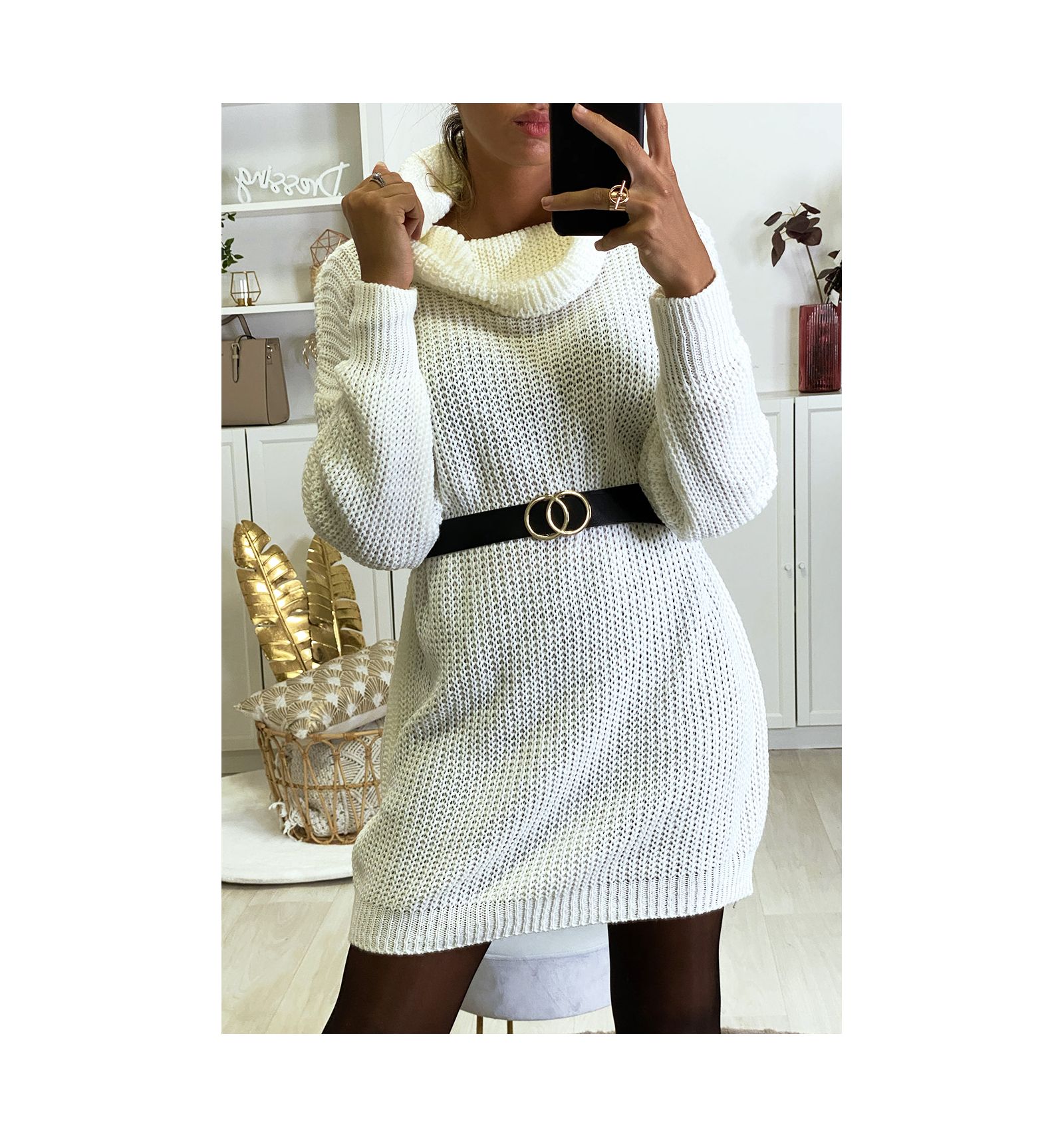 Robe pull blanc bien épais avec col tombant
