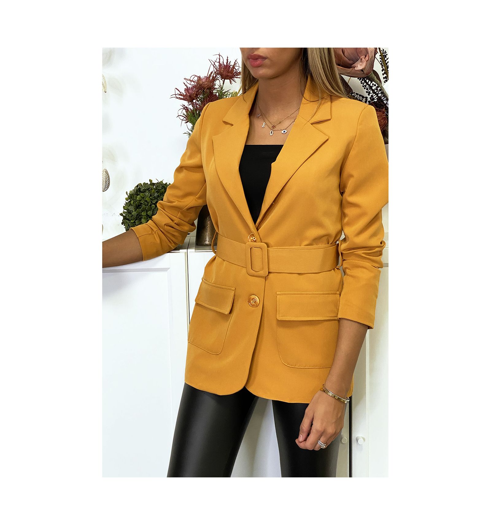 Blazer moutarde pour femme avec ceinture et poches. Blazer ...