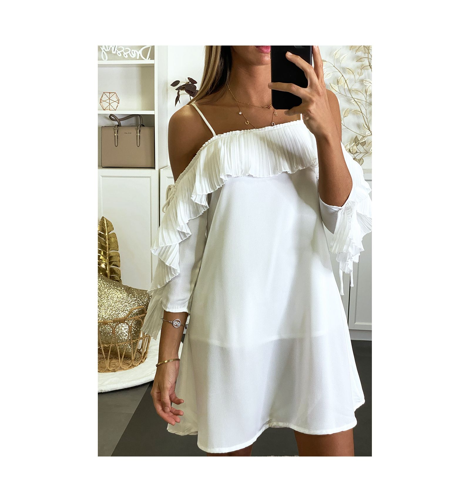 Robe Blanche fluide à col bardot et coupe trapèze
