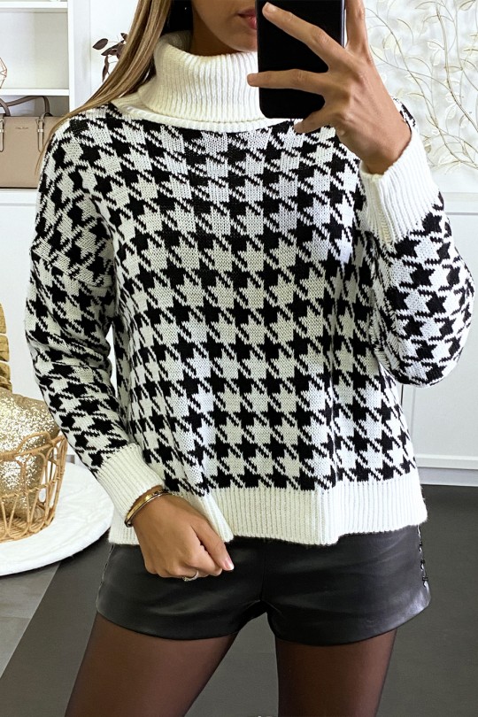 Pull noir motif pied de poule à gros col roulé Pull noir motif pied de poule à gros col roulé