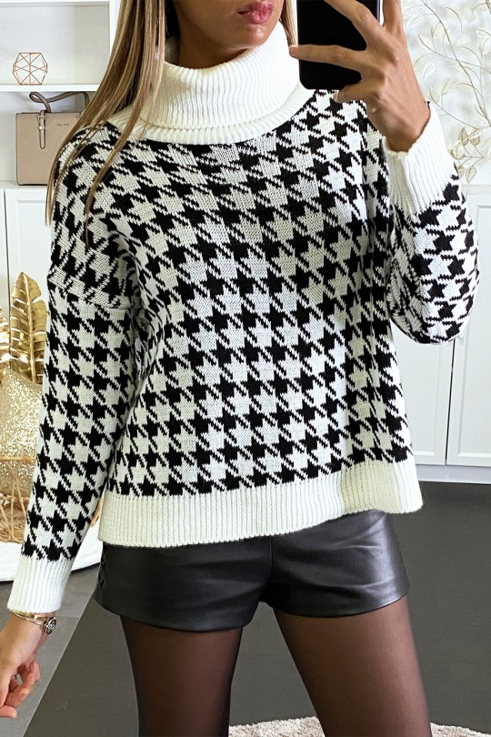 Pull noir motif pied de poule à gros col roulé Pull noir motif pied de poule à gros col roulé