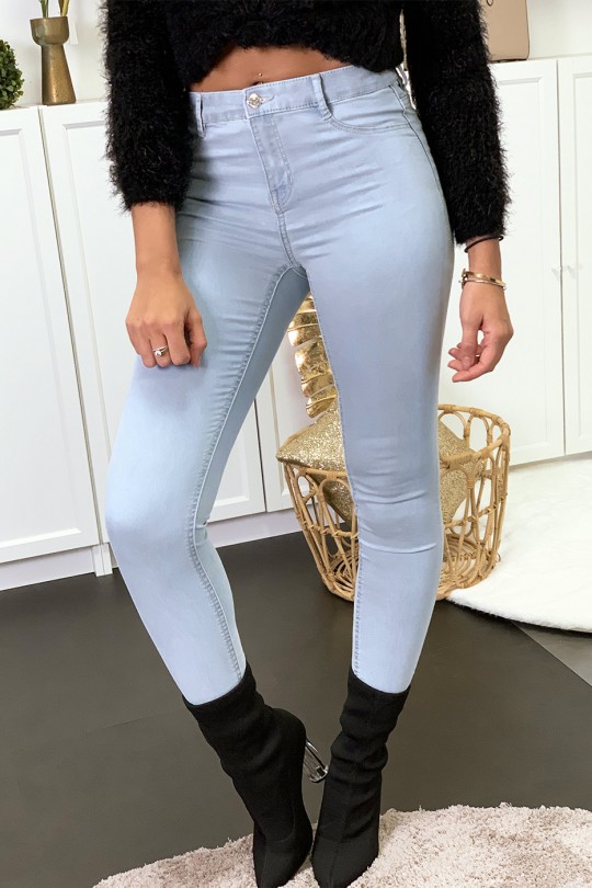 Jeans slim bleu ciel avec poches arrière Jeans slim bleu ciel avec poches arrière