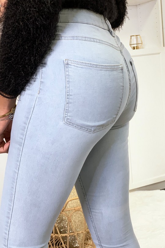 Jeans slim bleu ciel avec poches arrière Jeans slim bleu ciel avec poches arrière