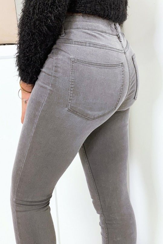 Jeans slim gris avec poches arrière Jeans slim gris avec poches arrière