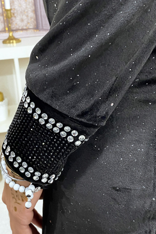 Robe de soirée en velours pailleté noir ornée de strass Robe de soirée en velours pailleté noir ornée de strass