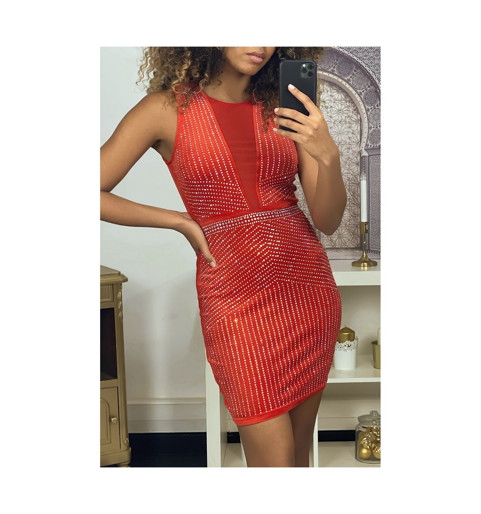 Robe cocktail rouge en velours avec strass sur tout l