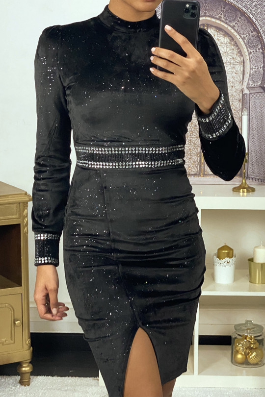 Black sequined velvet evening dress with rhinestones at the waist and sleeves Black sequined velvet evening dress with rhinestones at the waist and sleeves