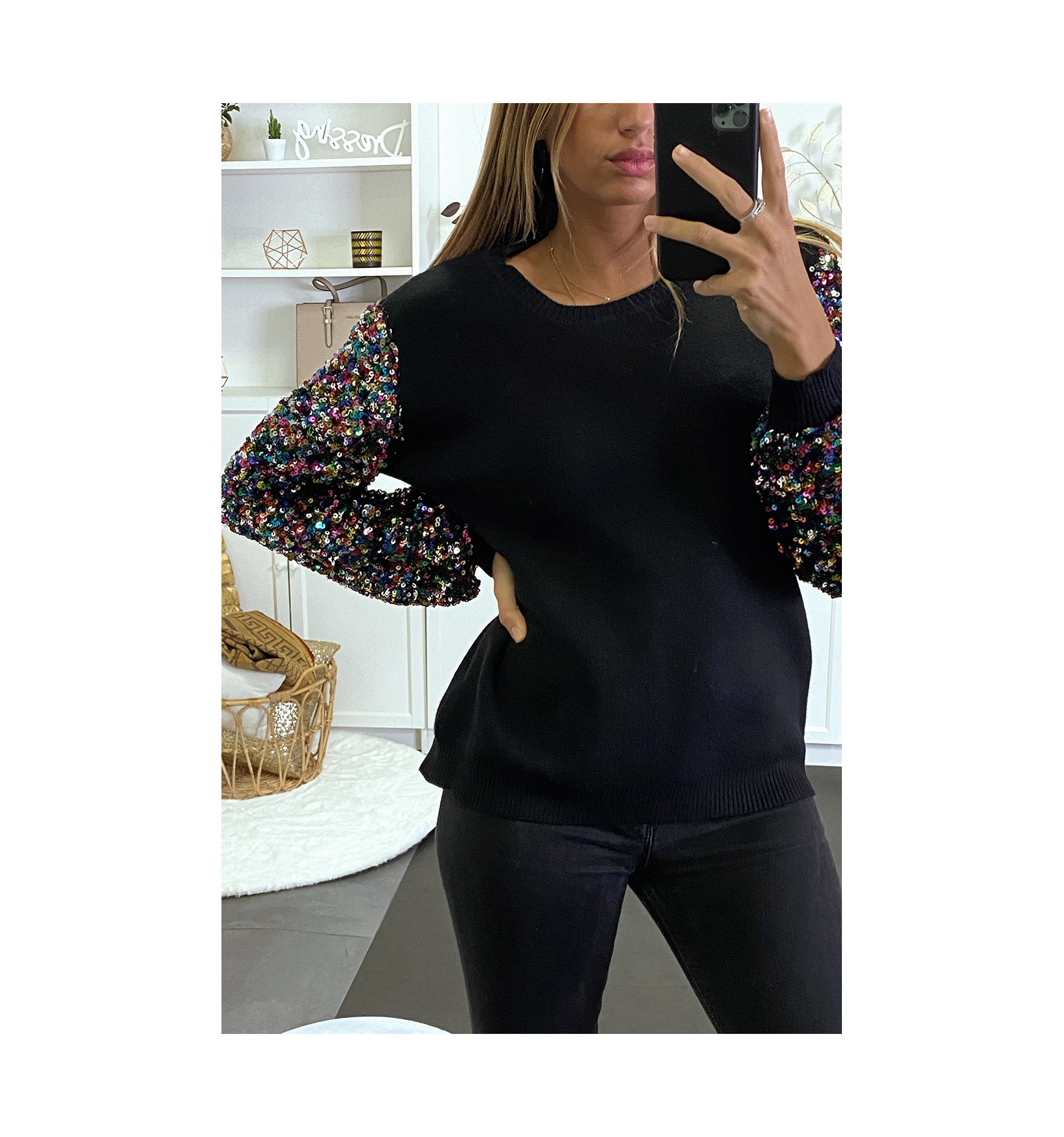 Pull noir très doux à manche doublé de dentelle et sequin