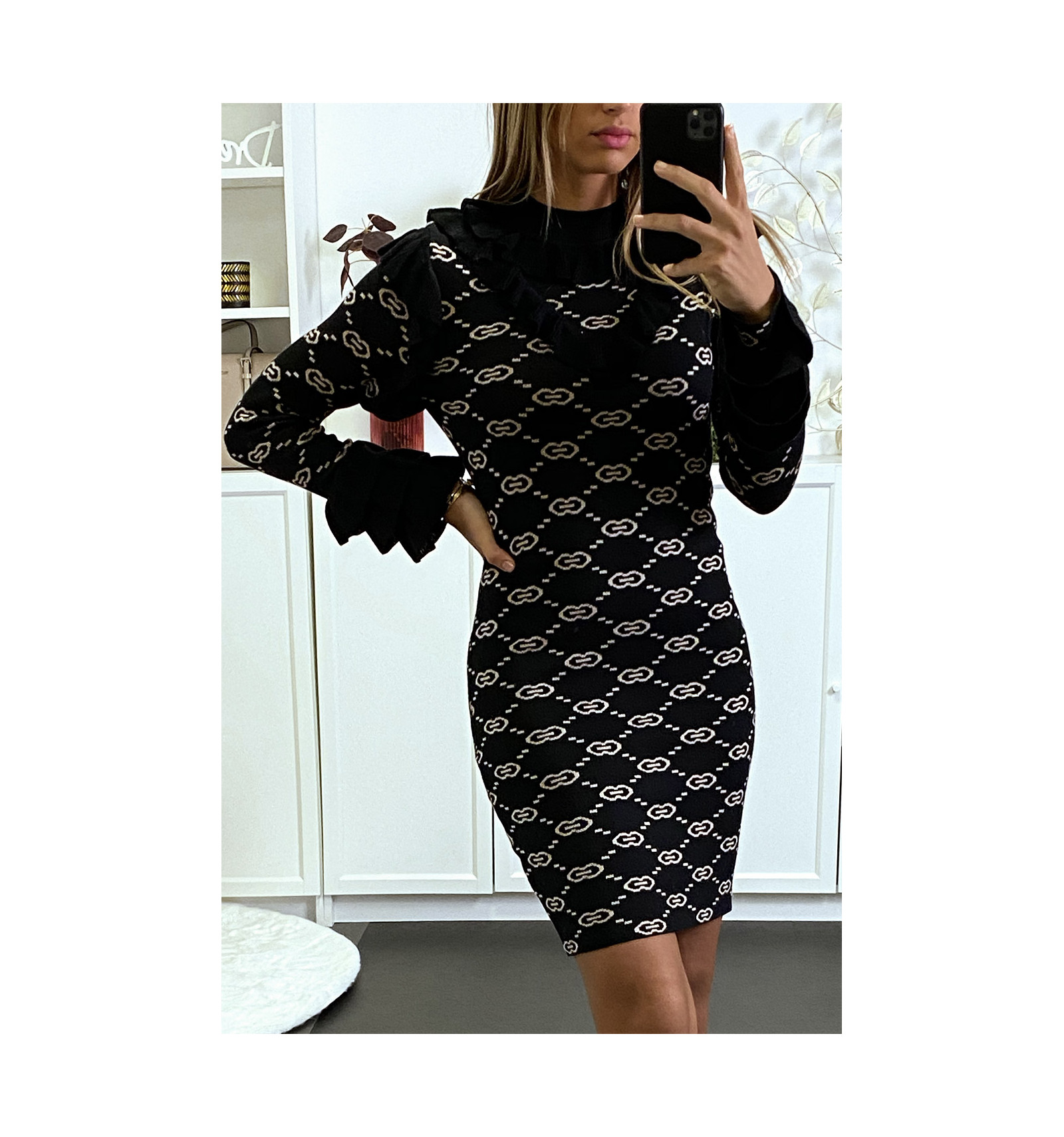 Robe pull noire à col haut et motif