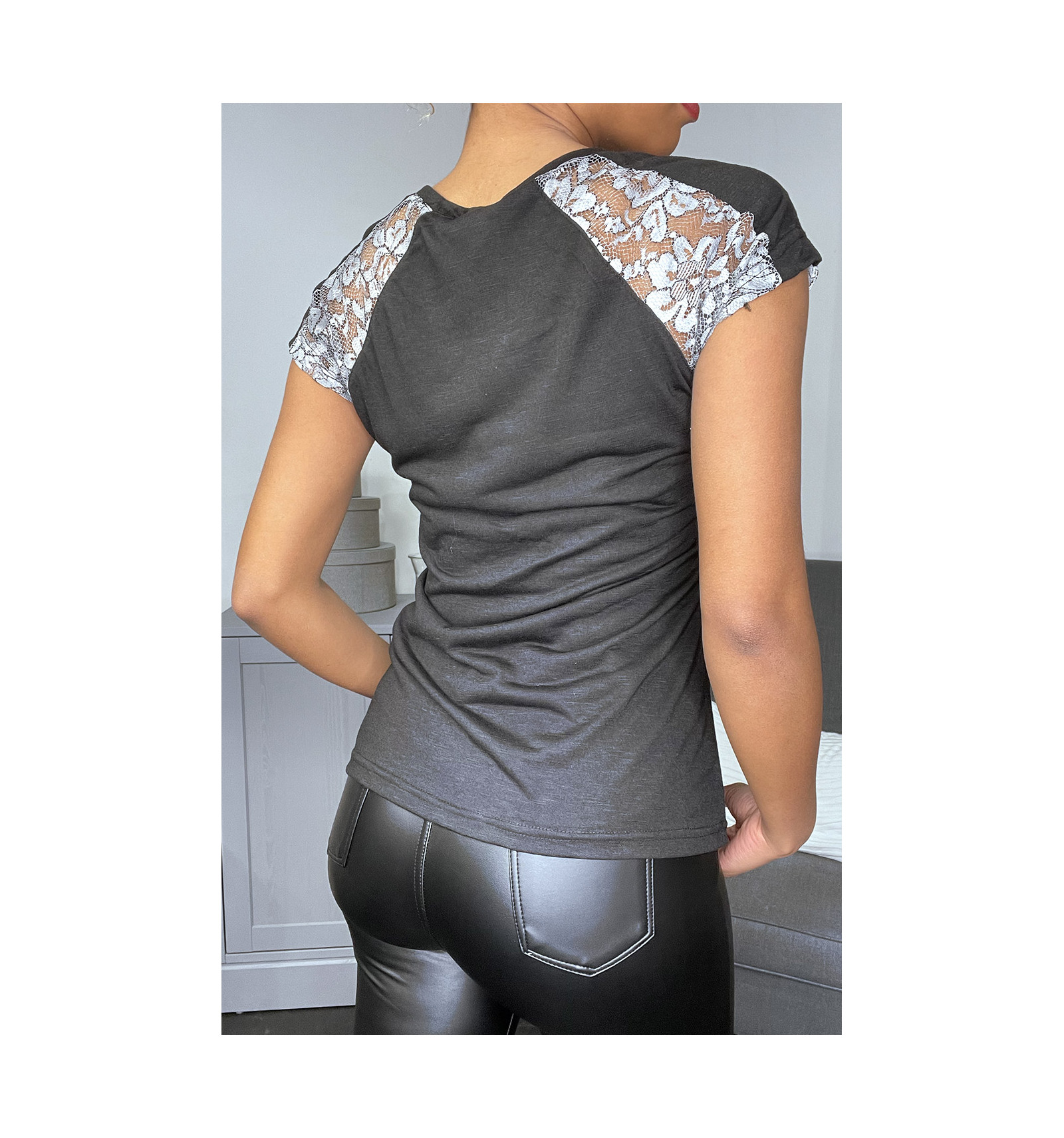 Black tshirt with tcnuh sleeves Black tshirt with tcnuh sleeves