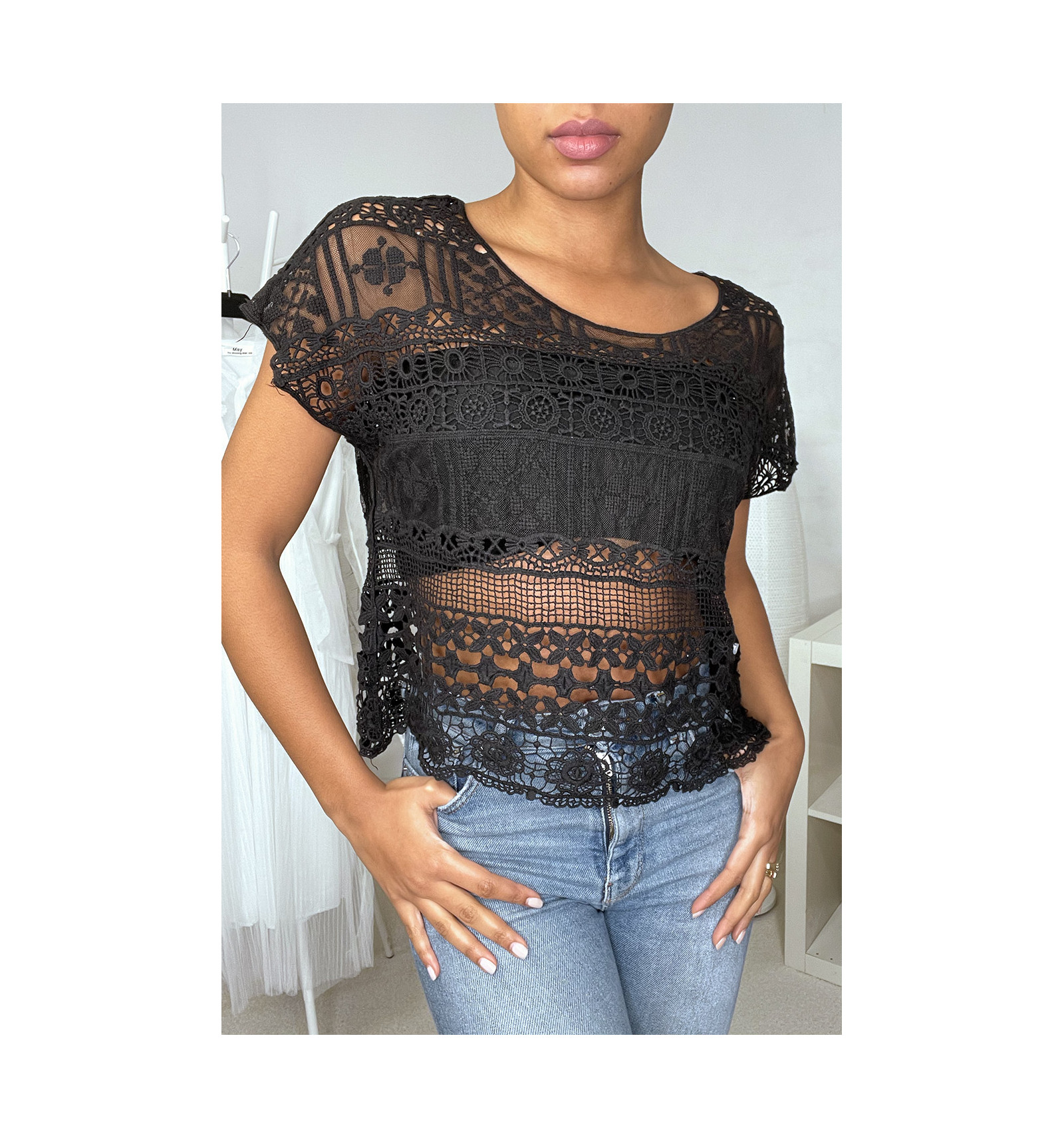 top noir en dentelle