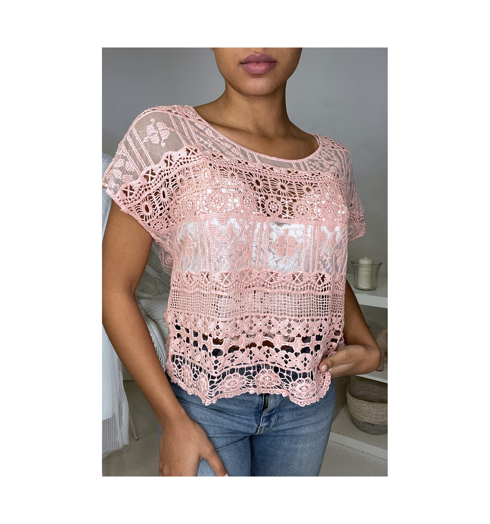 Top en dentelle rose. Mode femme pas cher