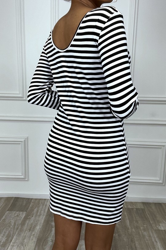 Robe tunique rayé rose et blanc avec dessin à l'avant Robe tunique rayé rose et blanc avec dessin à l'avant