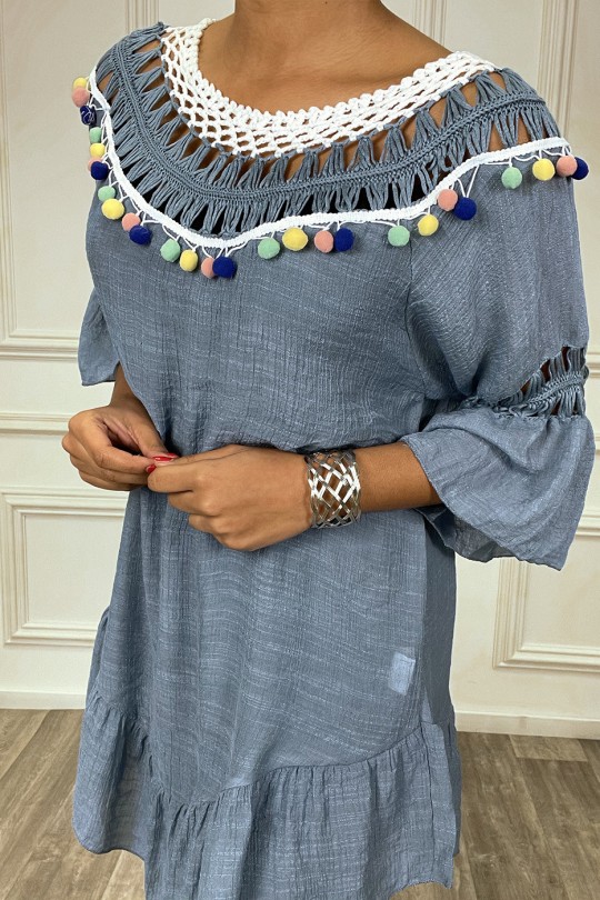 Robe tunique noir avec dentelle et pompon au col et aux manches Robe tunique noir avec dentelle et pompon au col et aux manches