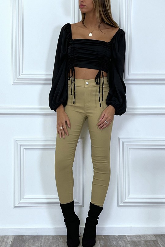 Pantalon slim noir avec poches et boutons avec faux diamant Pantalon slim noir avec poches et boutons avec faux diamant