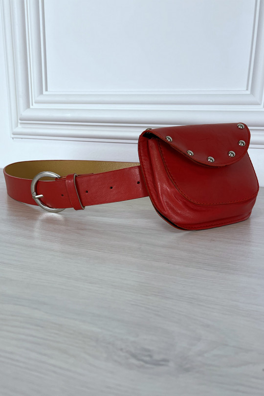 Ceinture rouge à pochette à clous sur le côté Ceinture rouge à pochette à clous sur le côté