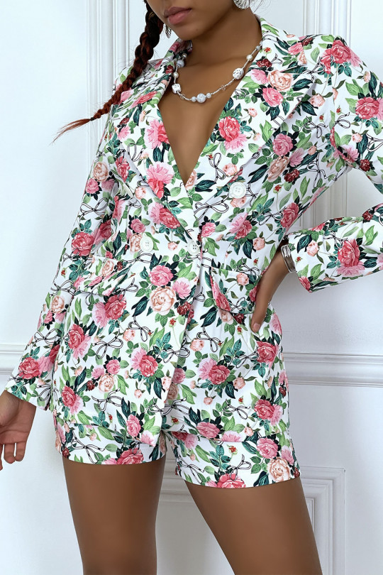 Ensemble blazer et short blanc à motif fleuri Ensemble blazer et short blanc à motif fleuri