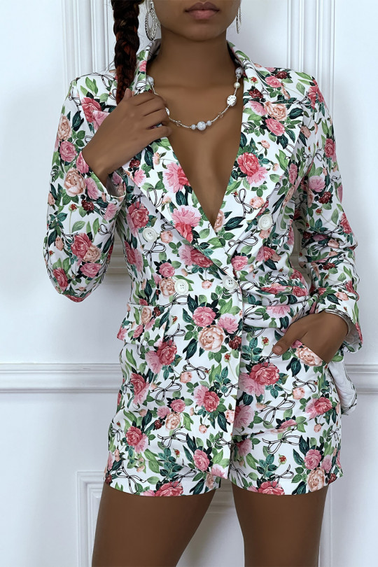 Ensemble blazer et short blanc à motif fleuri Ensemble blazer et short blanc à motif fleuri