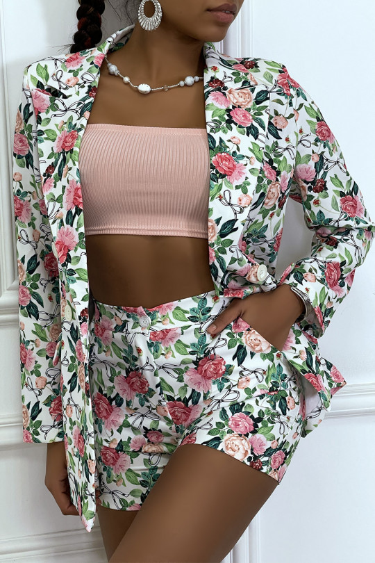 Ensemble blazer et short blanc à motif fleuri Ensemble blazer et short blanc à motif fleuri