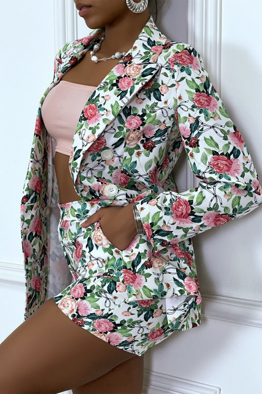 Ensemble blazer et short blanc à motif fleuri Ensemble blazer et short blanc à motif fleuri