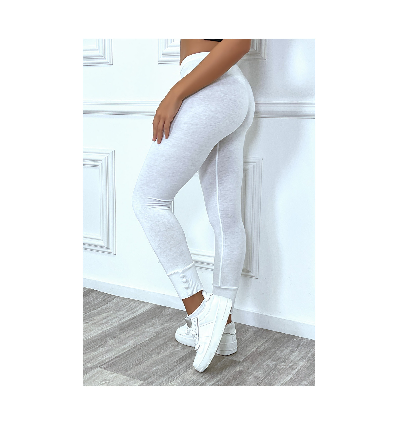Legging blanc en viscose boutonné en bas. Legging blanc pour femme