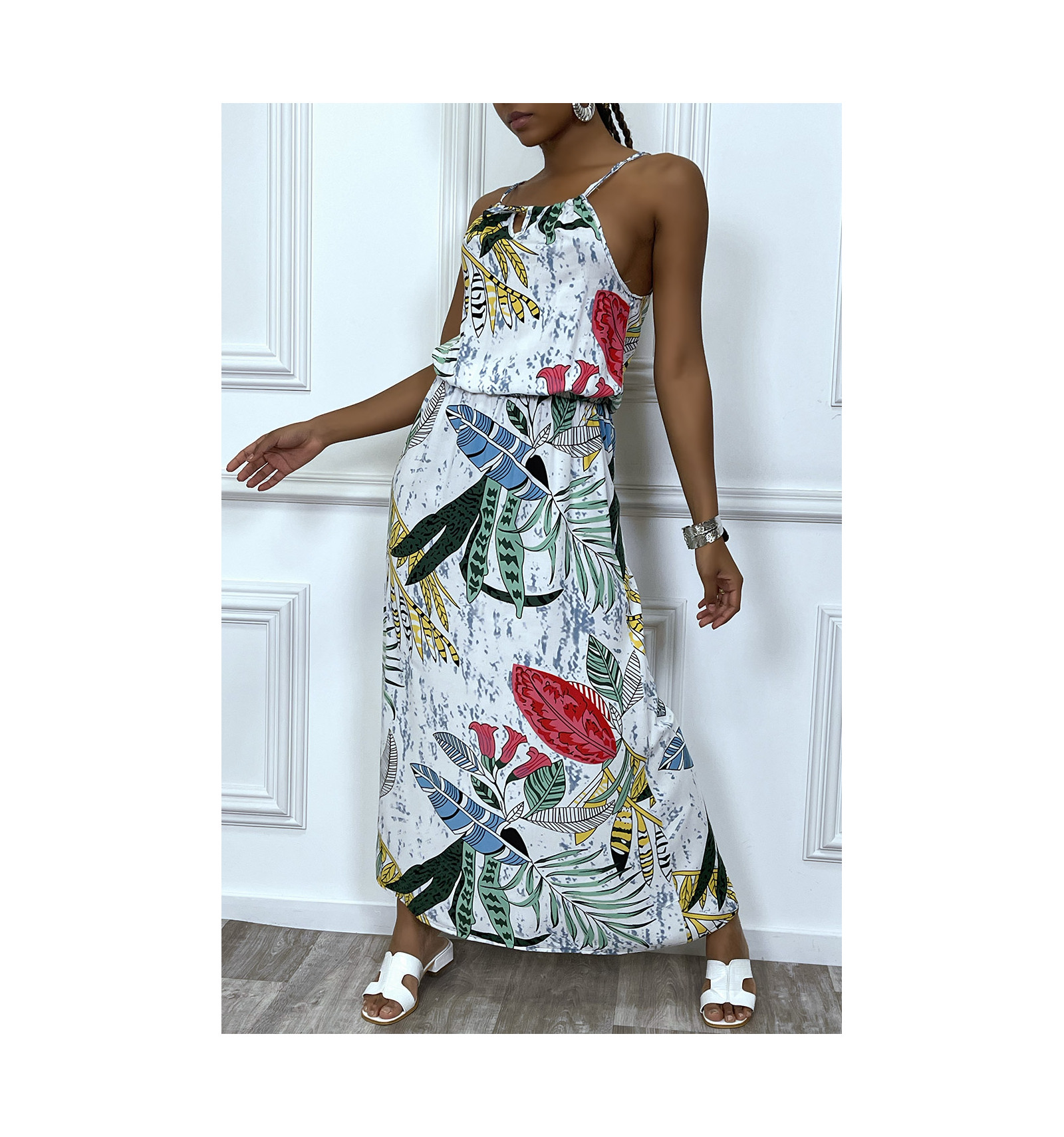 Robe longue blanche motif feuilles avec col montant et elastique à la