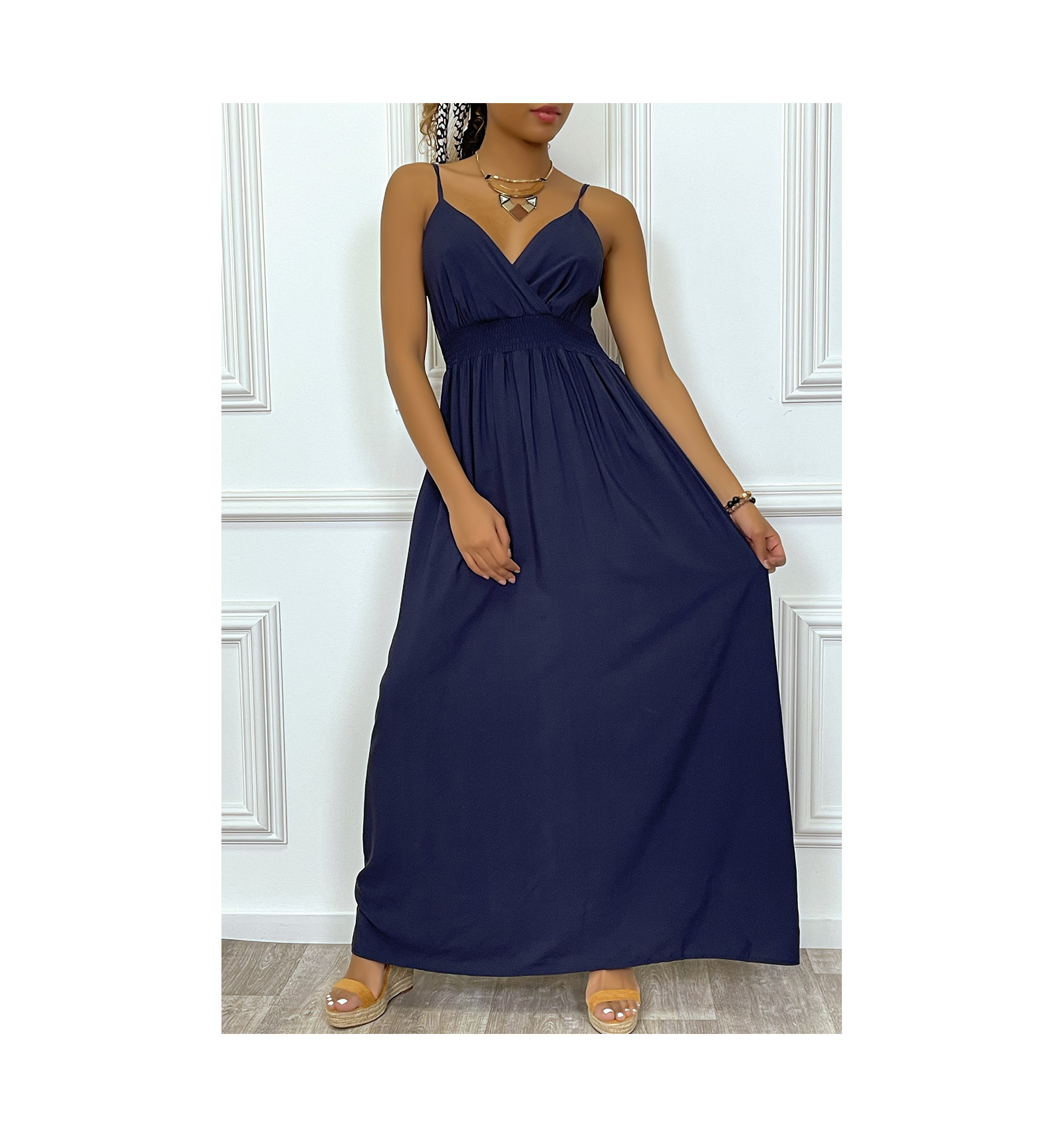 Robe longue marine décolleté cache-coeur et serrée à la taille