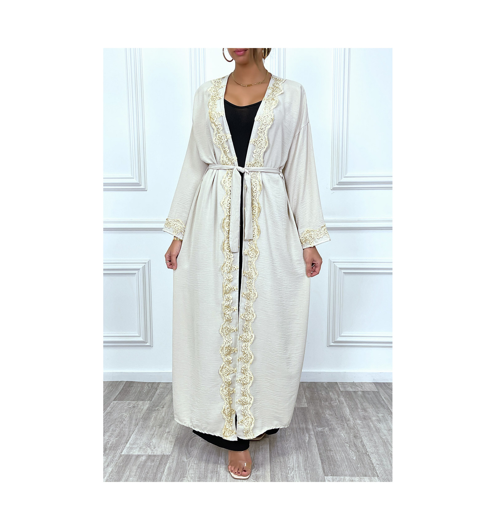Kimono long ceintur style abaya beige avec broderie dor Kimono long ceintur style abaya beige avec broderie dor