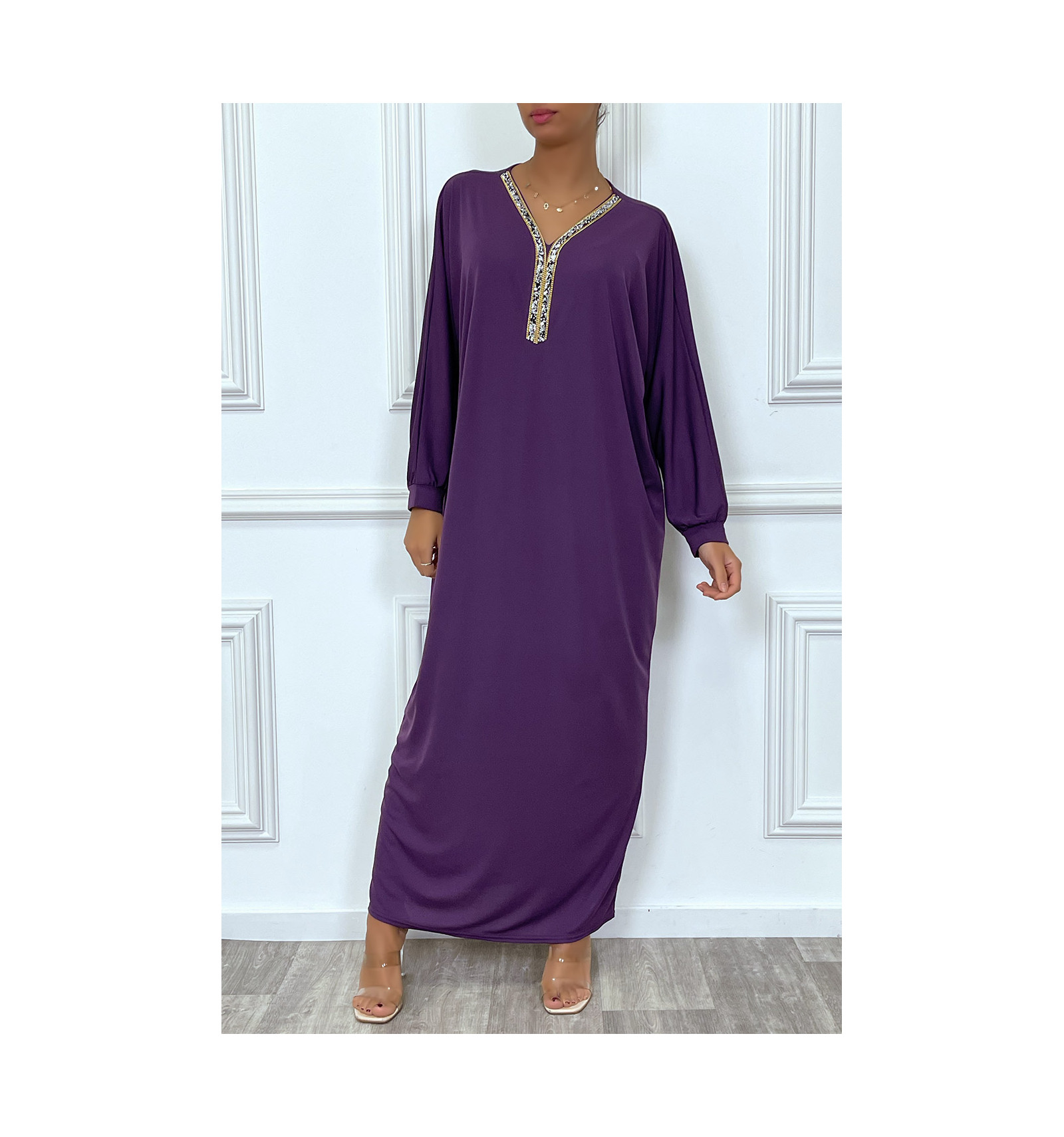 Abaya violet Ã  encolure de strass et manches longues