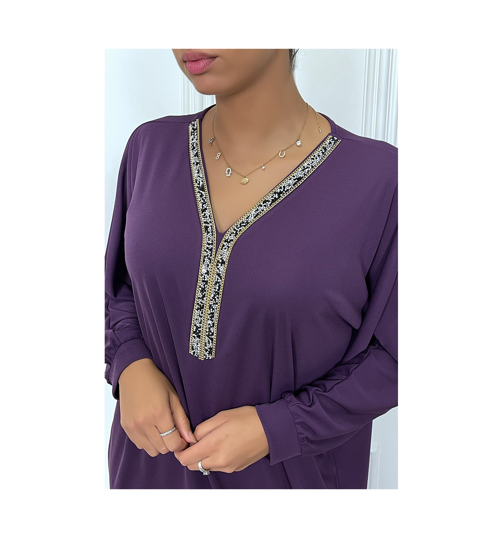 Abaya violet Ã  encolure de strass et manches longues