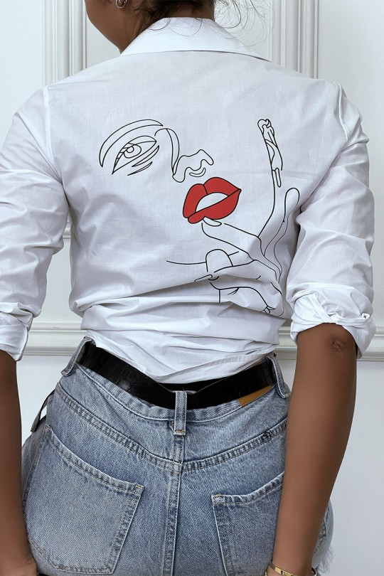 Chemise blanche cintré avec dessin au dos. Chemise femme Chemise blanche cintré avec dessin au dos. Chemise femme