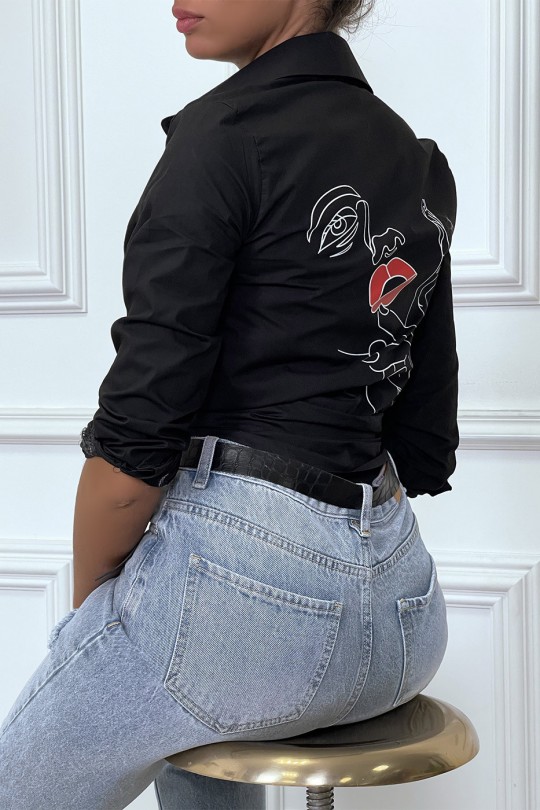 Chemise noire cintré avec dessin au dos. Chemise femme Chemise noire cintré avec dessin au dos. Chemise femme