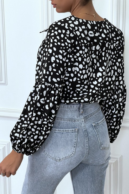 Blouse motif noir et blanc avec lacet et manches bouffante Blouse motif noir et blanc avec lacet et manches bouffante