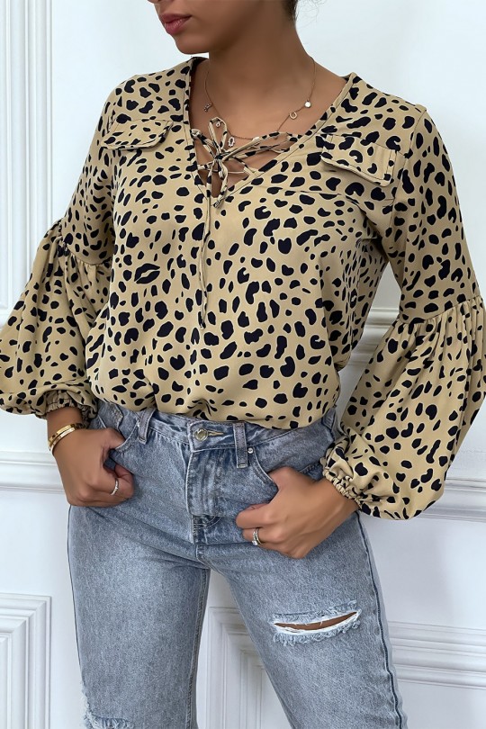 Blouse motif camel et noir avec lacet et manches bouffante Blouse motif camel et noir avec lacet et manches bouffante