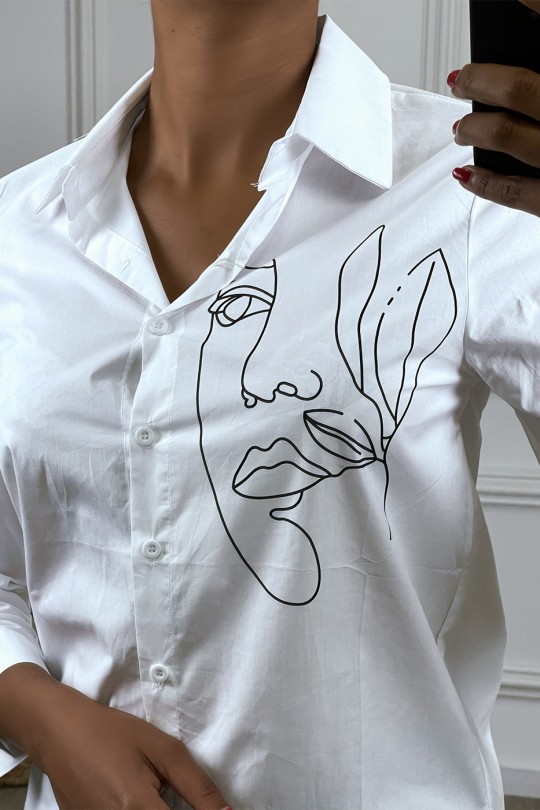 Chemise blanche avec dessin de visage en noir, à manches longues Chemise blanche avec dessin de visage en noir, à manches longues