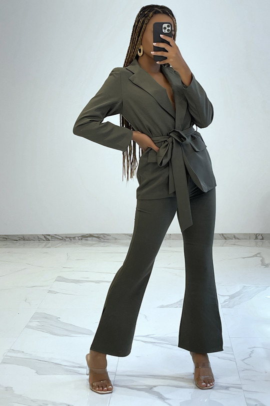 Ensemble de tailleur noué kaki avec pantalon taille haute Ensemble de tailleur noué kaki avec pantalon taille haute
