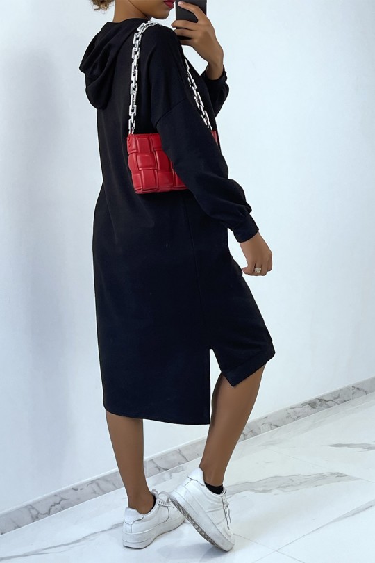 Longue robe sweat over size en noire avec capuche Longue robe sweat over size en noire avec capuche
