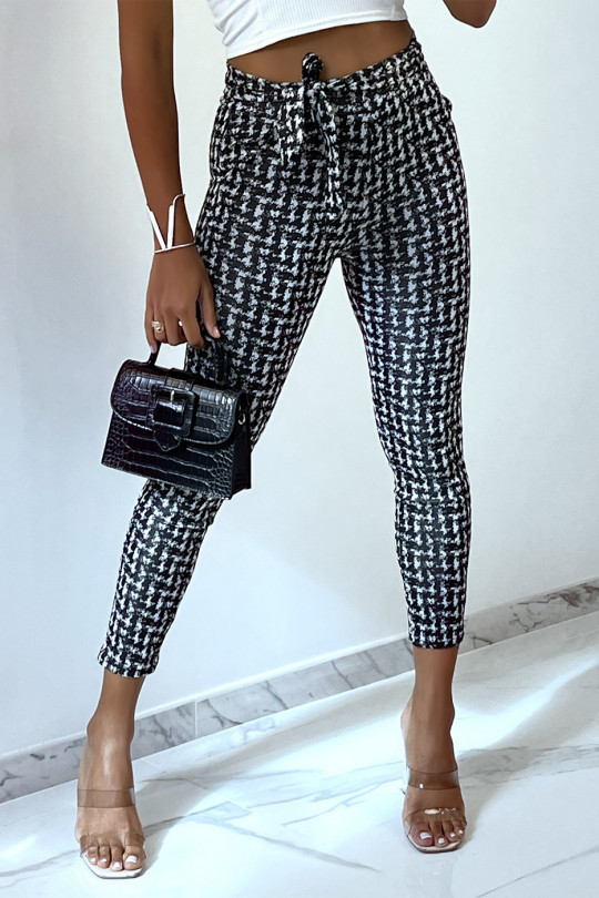 Pantalon slim noir avec motif poches et ceinture Pantalon slim noir avec motif poches et ceinture