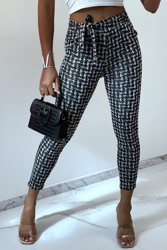 Pantalon slim noir avec motif poches et ceinture Pantalon slim noir avec motif poches et ceinture
