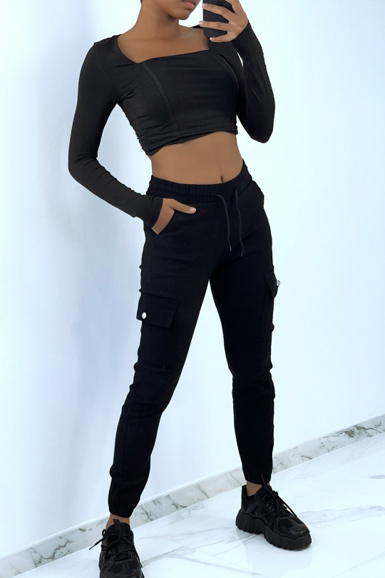 Pantalon slim noir elastique à grandes poches style cargo Pantalon slim noir elastique à grandes poches style cargo