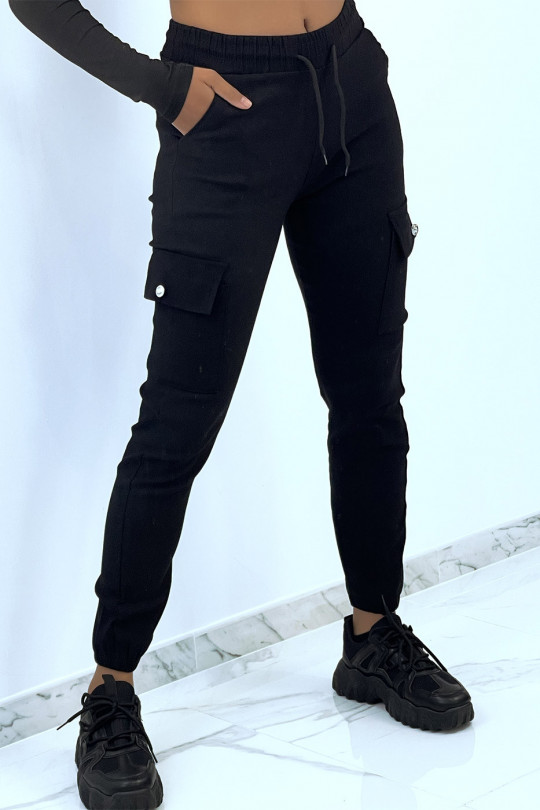 Pantalon slim noir elastique à grandes poches style cargo Pantalon slim noir elastique à grandes poches style cargo