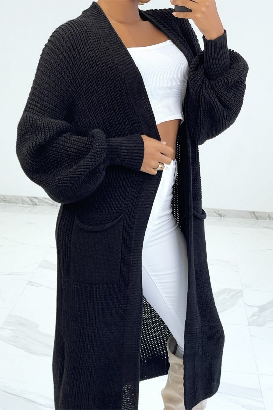 Gilet noir long en grosse maille et à manches bouffantes Gilet noir long en grosse maille et à manches bouffantes