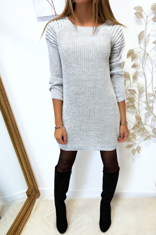 Robe pull gris épaisse avec épaules perlées Robe pull gris épaisse avec épaules perlées