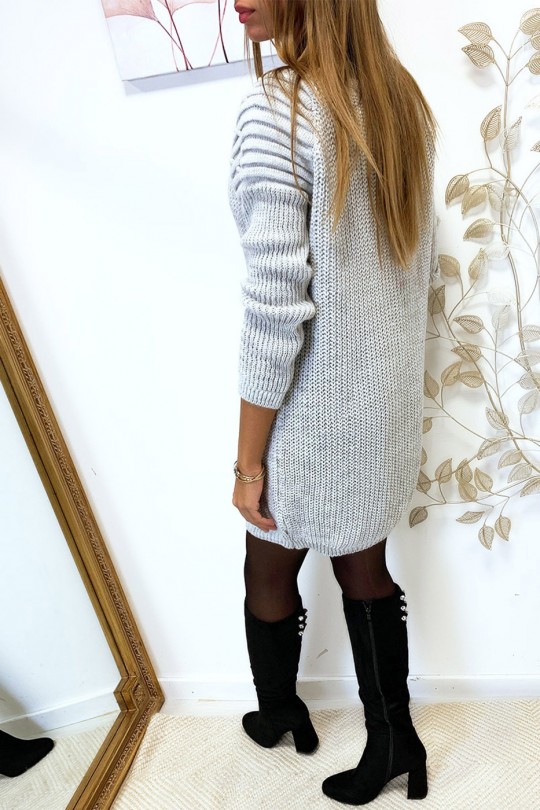 Robe pull gris épaisse avec épaules perlées Robe pull gris épaisse avec épaules perlées