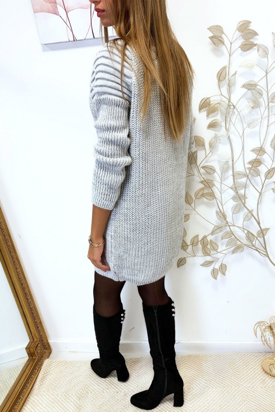 Robe pull gris épaisse avec épaules perlées Robe pull gris épaisse avec épaules perlées