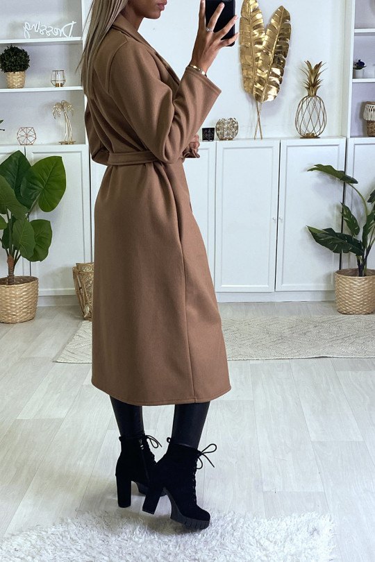 Long manteau croisé en rose avec poches boutons et ceinture Long manteau croisé en rose avec poches boutons et ceinture