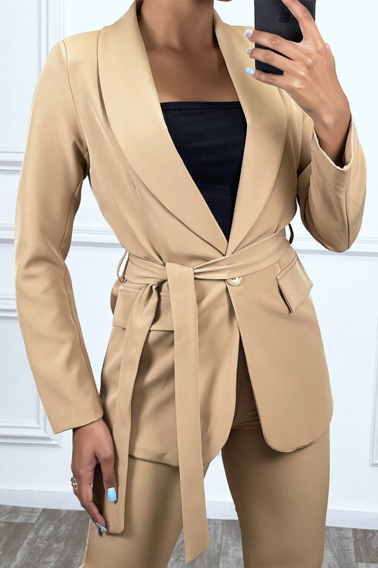 Ensemble tailleur camel avec pantalon à fente Ensemble tailleur camel avec pantalon à fente